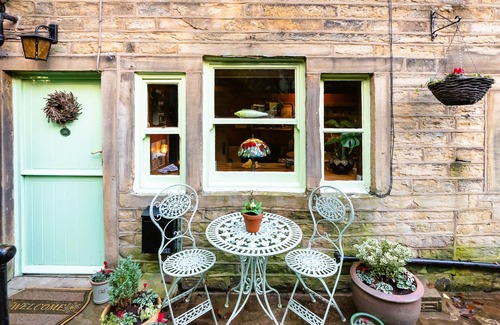 Honley Cottage | 240 year old "Cottage Pie" 10 mins walk to the amazing Holmfirth with Log Burner