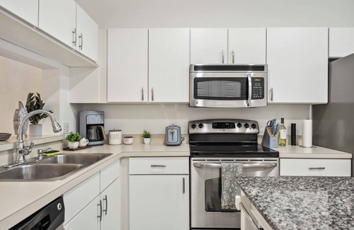 Sabal Harbour House | 25 Min Ana Maria Is. 15 min IMG, Bendenson Park Heated Pool, Tennis, StylishHome