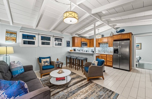 Pierpont Bay House | 25% Off Oct! Walk To Beach, Beautiful Ocean Views