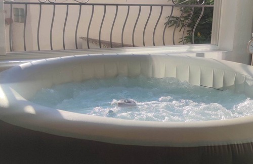 Roquemaure Apartment | 25-person apartment 10 minutes from Avignon, Bagnols sur Cèze, Marcoule,