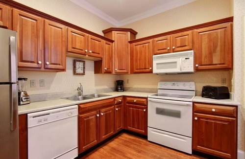 Historic District - North Hotel | 2bd, 1.5 ba Historic District and River Street-Walk to Everything!