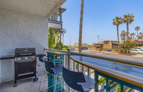 Imperial Beach Apartment | 2BD Bird Watchers DreamPool across fromBeach