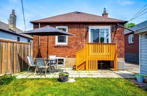 Topham Park House | 2Bedroom+1Bathroom+I Parking East-York bungalow