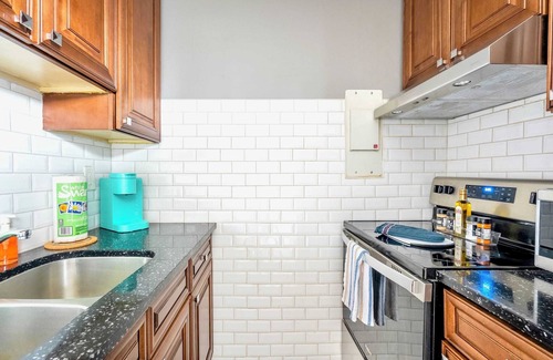 Rosedale Apartment | 2Bedroom Condo unit- Near DT Hamilton!