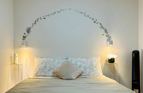 Vancouver South House | 2BR 1.5BA Full Kitchen Private Guest House - Free Parking - Central Location