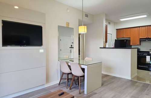 Florida Center Condo | 2BR/2BA Grand Duo Suite – Sleeps 8, Near Universal & I-Drive