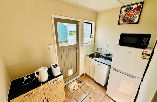 Papatoetoe House | 2BR Airport flat! WIFI +Parking !Peaceful Stay