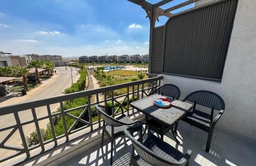 Ain Sokhna House | 2BR Chalet with Direct Pool Access Ein Bay