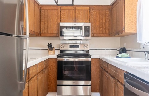 Mount Hood Village Cabin | 2BR Cozy Cabin w/Pvt Hot Tub, Pool+River Access