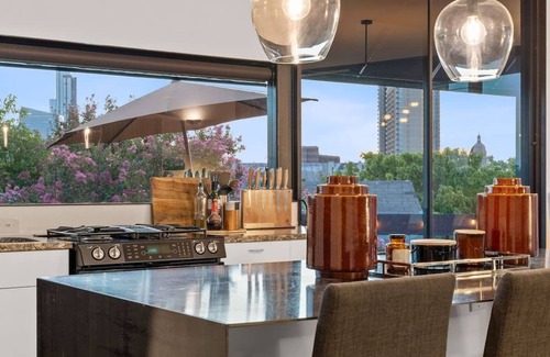 Central East Austin Condo | 2BR Designer Condo East Downtown Austin