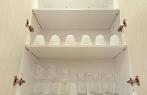 West Lakeview Apartment | 2BR Enticing Apt in Chicago near Restaurants - Belmont A2 A4 rep