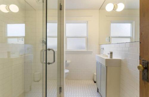 Hosford-Abernethy House | 2BR Hideaway in the heart of SE Portland