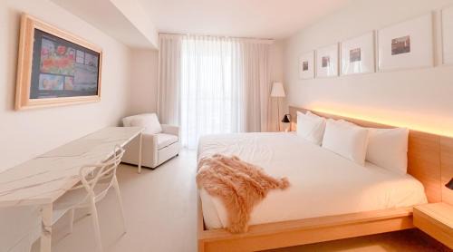 Hallandale Beach Apartment | 2BR Luxury Ocean Views Apt in Hallandale Beach