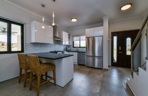 Gold Coast House | 2BR Luxury Villa with PRIVATE POOL - 30% DISCOUNT