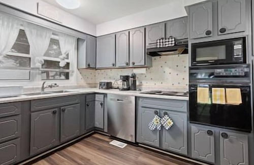 Crete Apartment | 2BR+Office Apt. Chicago South Suburbs Near Indiana