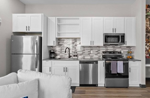 South Nashville Apartment | 2BR Penthouse in Nashville`s Heart - Free Wifi