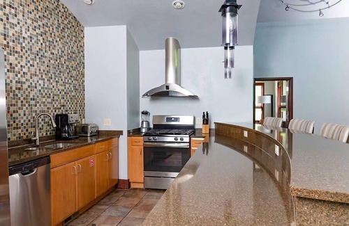 Lake Delton Condo | 2br PR Condo with Serene Lake Views!