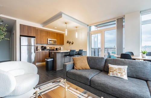 West Bellevue Apartment | 2BR | Rooftop, Gym, Lounge | Bellevue | Sophari C