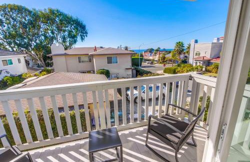 Village of La Jolla House | 2nd floor A-C steps to beach downtown La Jolla