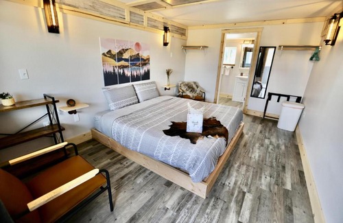 Willow House | 2nd Floor Newly Renovated room in Hatcher Pass Castle