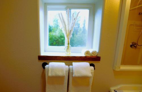 Willow House | 2nd Floor Newly Renovated room in Hatcher Pass Castle