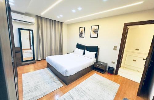 Al Duqqi Apartment | 3 غرف نوم في وسط المهندسين
