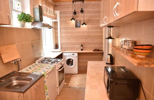 Vera Apartment | 3 BD App with cozy garden