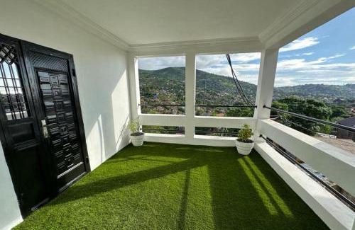 Freetown Apartment | 3 Bed Apartment Sleeps 6 - EnSuites Parking Wifi