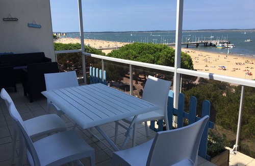 Arcachon Apartment | 3-Bed Apt in Central Arcachon, Sea View, Parking, Pets Allowed, Wifi