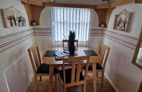 Llanfair Caereinion Ski Chalet | 3 Bed Chalet Sleeps 6 - Parking Site Facilities