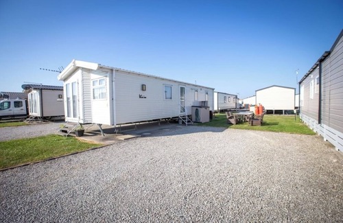 Isle of Grain House | 3 bed Cosy Caravan for up to 5