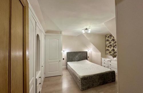 Bucksburn House | 3 Bed Cottage Sleeps 2 with Parking Garden & Wifi