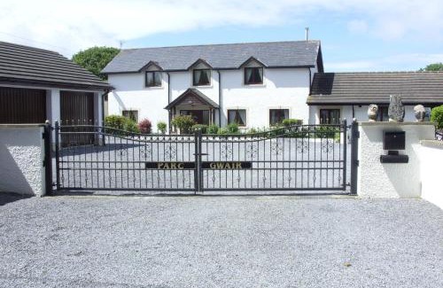 Llandyssiliogogo House | 3 Bed Cottage-Sleeps 6-Garden-Hot Tub-Games Room