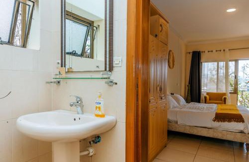 Kigali House | 3-Bed Home Sleeps 6 with Free Parking