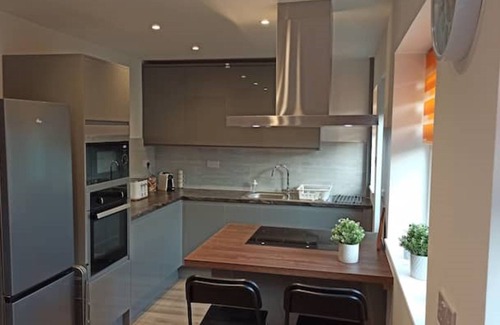 Newark upon Trent House | 3 bed House Nottingham with driveway, close to M1