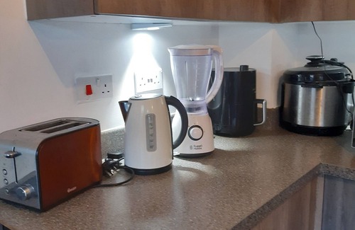 Rushden House | 3 Bed House - Sleeps 4 - Parking - Wifi