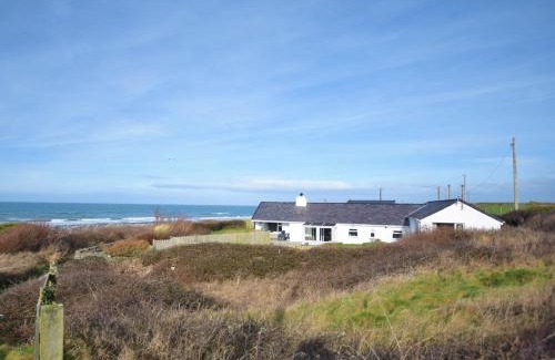 Dinas House | 3 Bed in Aberdesach 90623