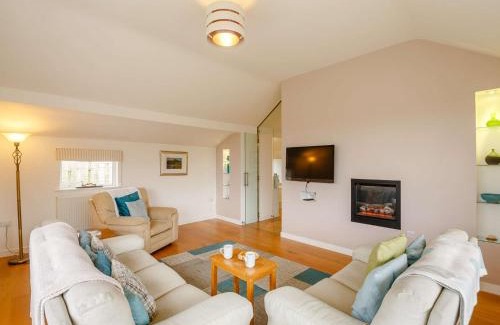Dinas House | 3 Bed in Aberdesach 90623