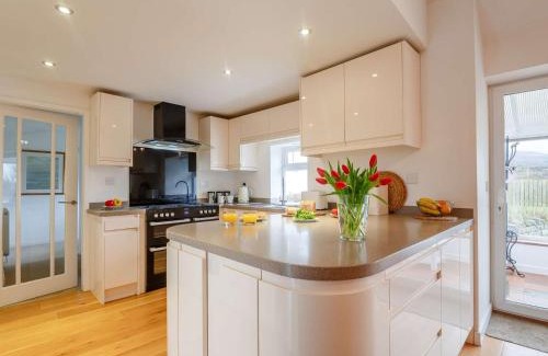 Dinas House | 3 Bed in Aberdesach 90623