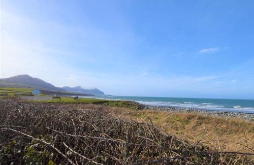 Dinas House | 3 Bed in Aberdesach 90623