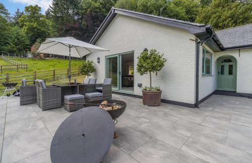 Llanfyllin House | 3 Bed in Llanfyllin oc-i32566