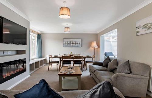 Weybourne House | 3 Bed in Weybourne 78104