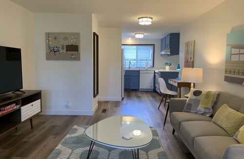 Alvadore House | 3-Bed Mid-Century Mod Home - 14 Min. to Autzen & 5 Min to Airport