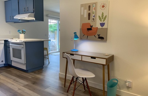 Alvadore House | 3-Bed Mid-Century Mod Home - 14 Min. to Autzen & 5 Min to Airport