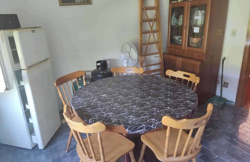 Rosora Apartment | 3 bed - Sleeps 6 - Mountain View - Parking - Pets