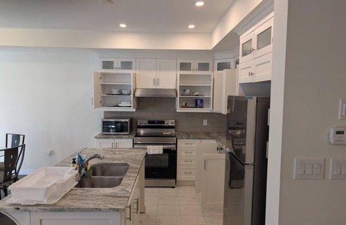 Welland House | 3 Bedroom 2.5 washroom close to Niagara Falls and Welland Canal