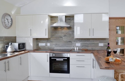 Fintry House | 3 bedroom 2 bathroom Spey lodge with hottub and excellent views