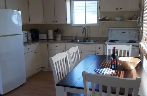 Beresford House | 3 Bedroom 4 season modern Chalet Beresford. Sleeps 6