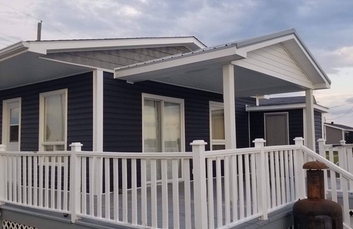 Beresford House | 3 Bedroom 4 season modern Chalet Beresford. Sleeps 6