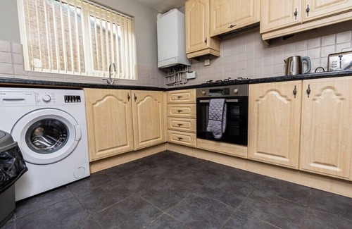 Washington House | 3 Bedroom 5 beds Sleeps 6 Ideal For Contractors